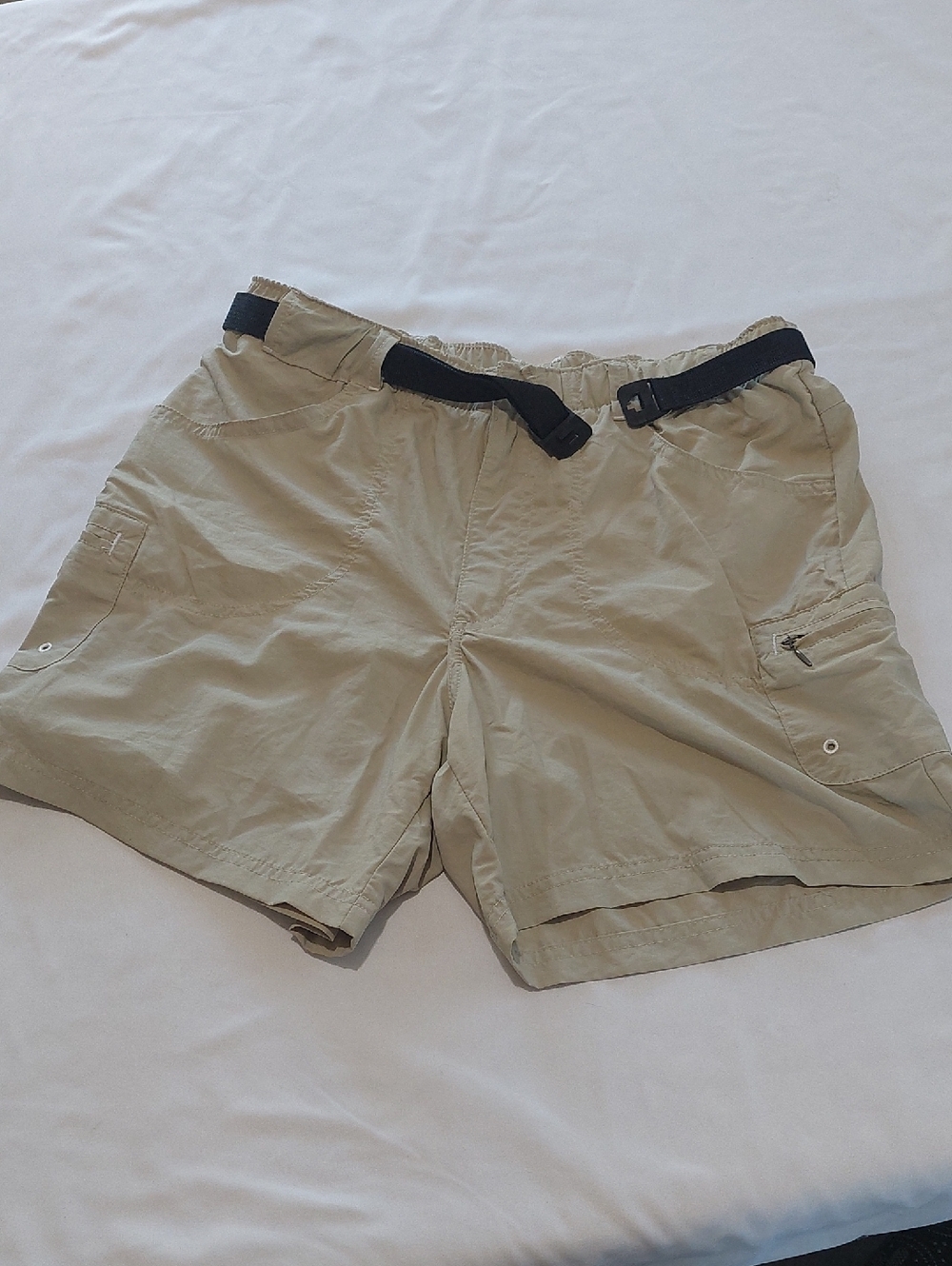 Columbia Tan Cargo Shorts .Lightweight Elastic Waist With Belt .Size S